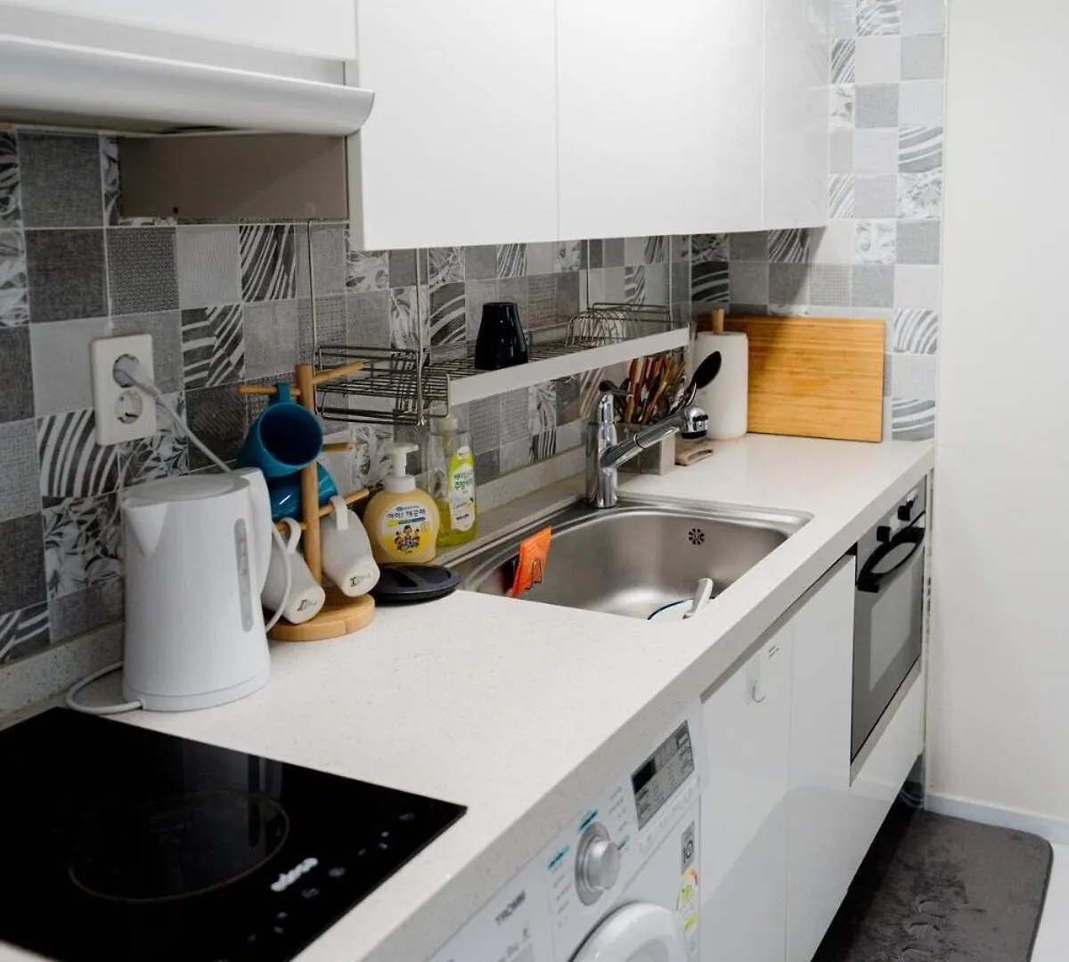 Modern Gangnam Skyview Loft Seoul, Samsung Station Apartment